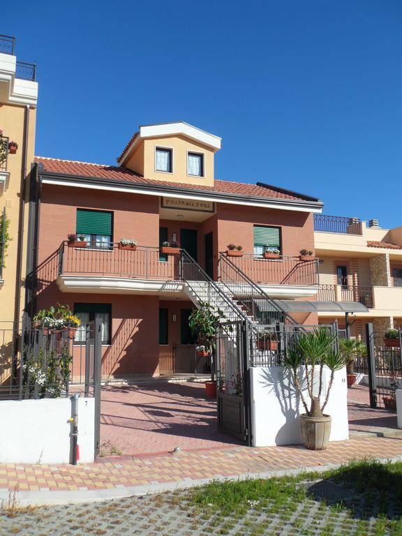 Porta Del Sole Apartment Манфредония Екстериор снимка